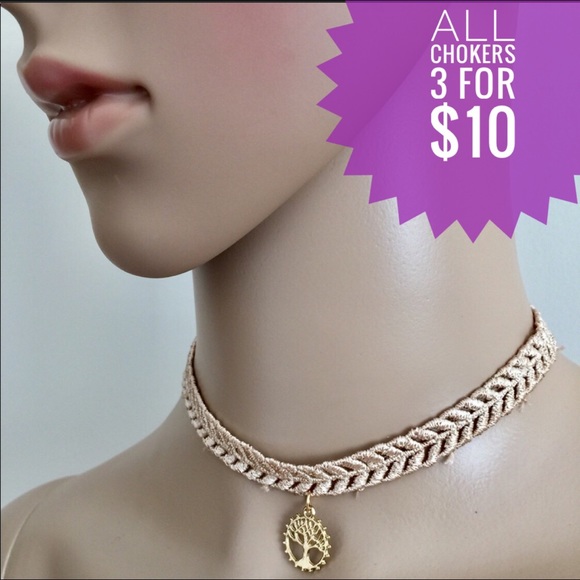 Jewelry - Cream crochet choker pendant